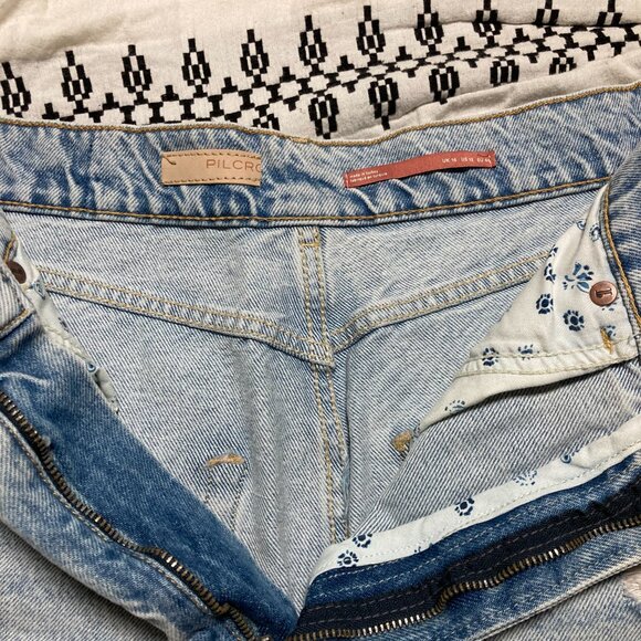 Anthropologie Pilcro Destroyed Denim Mini Skirt in Light Wash NWT Size 12 - Picture 4 of 4